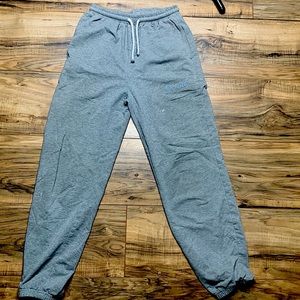 Grey sweatpants "special" embroidered on the left leg
